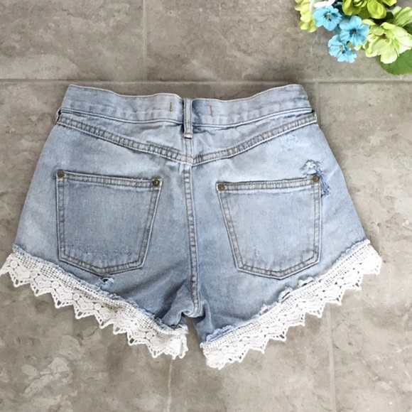 Free People Distressed Denim Shorts Size 24 - Picture 3 of 8